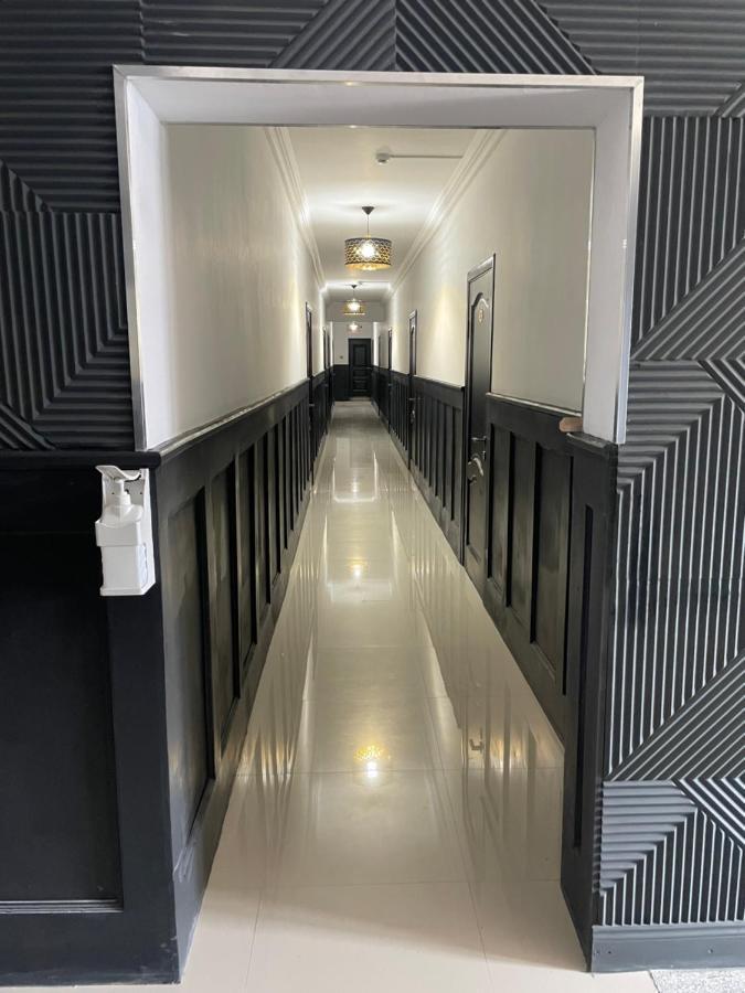 Hotel Mandarin Atyraū Extérieur photo