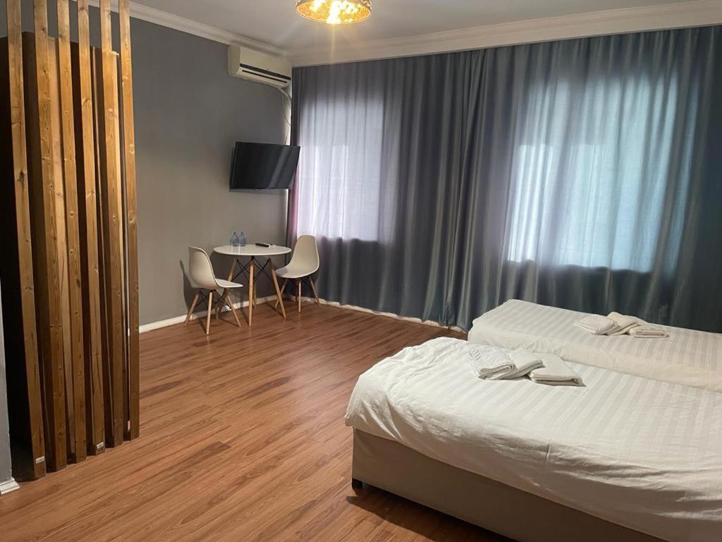 Hotel Mandarin Atyraū Extérieur photo